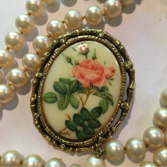 VTG Curated Trio - Pearls Roses and Bows jewelry set - Picture 6 of 11